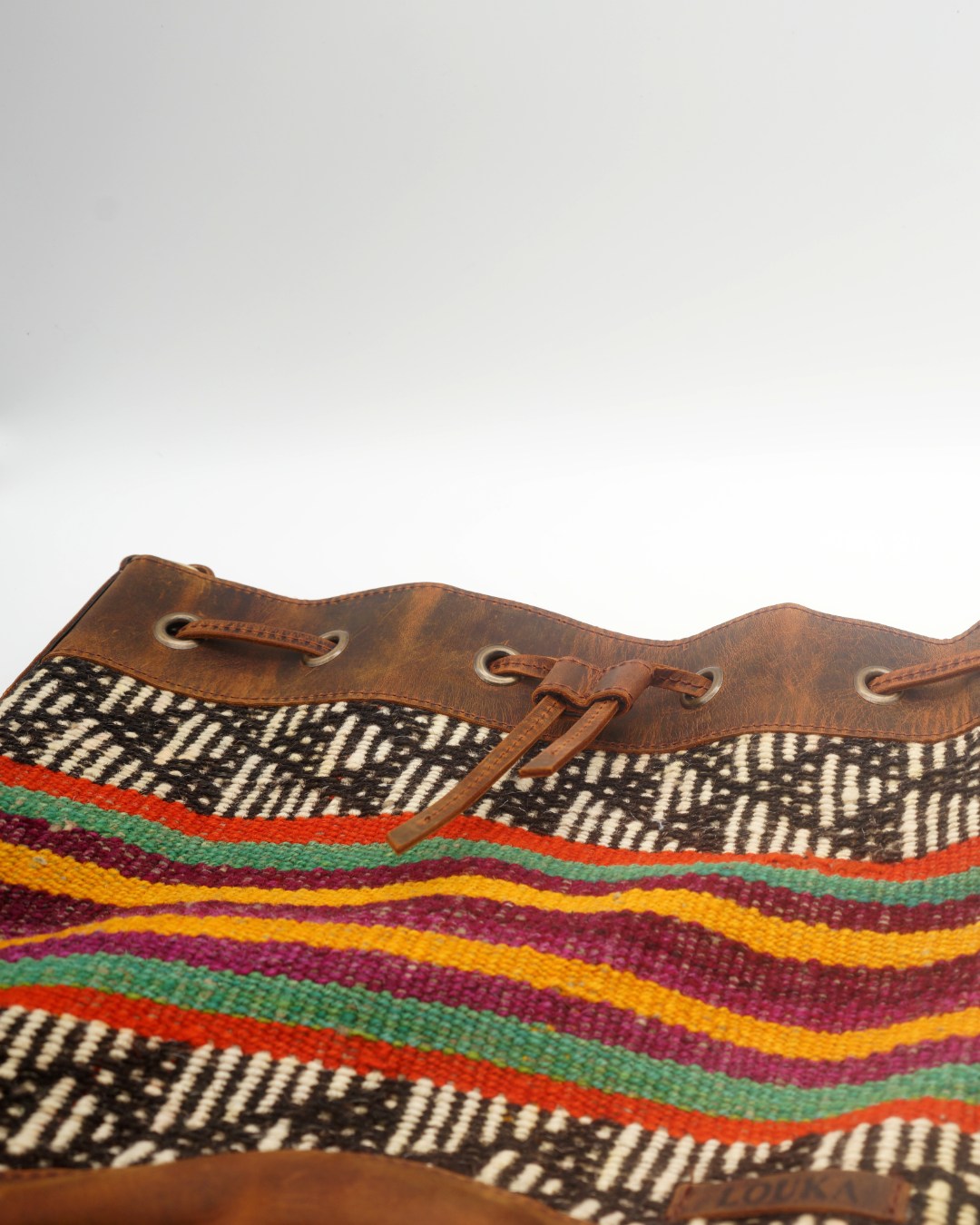 Bolso Cubo de Kilim Hecho a Mano Con Cuero Genuino LKB02071