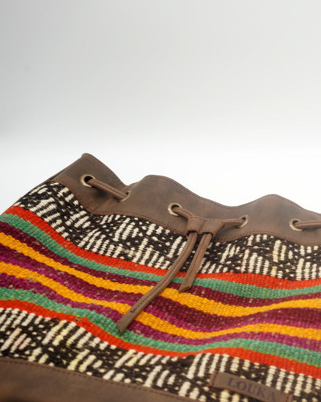 Bolso Cubo de Kilim Hecho a Mano Con Cuero Genuino LKB02111