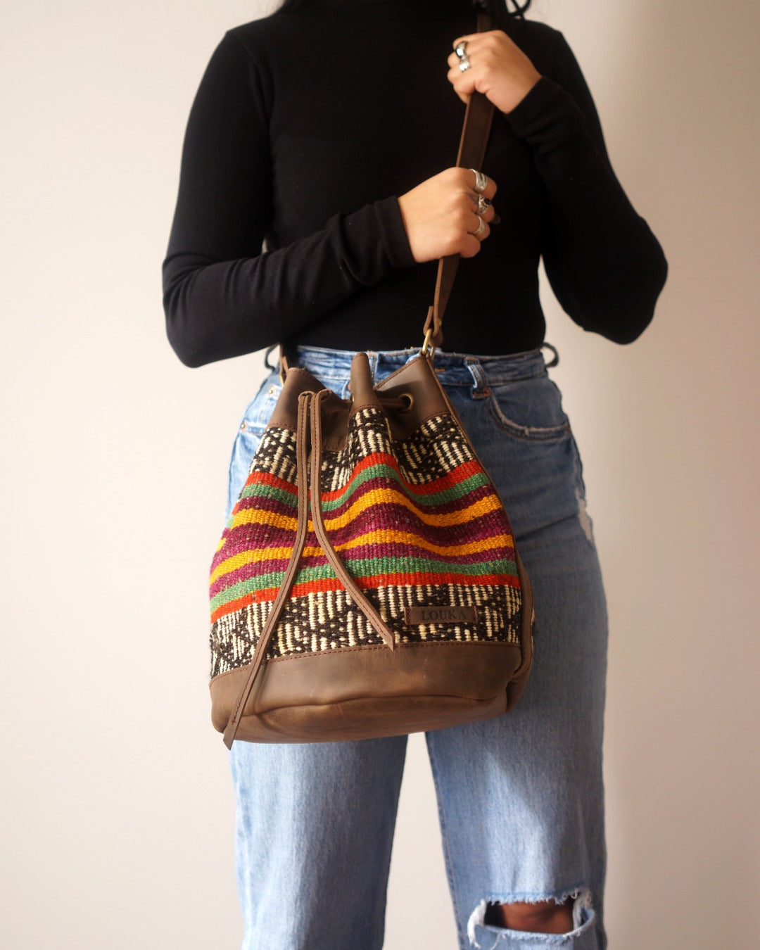 Bolso Cubo de Kilim Hecho a Mano Con Cuero Genuino LKB02111