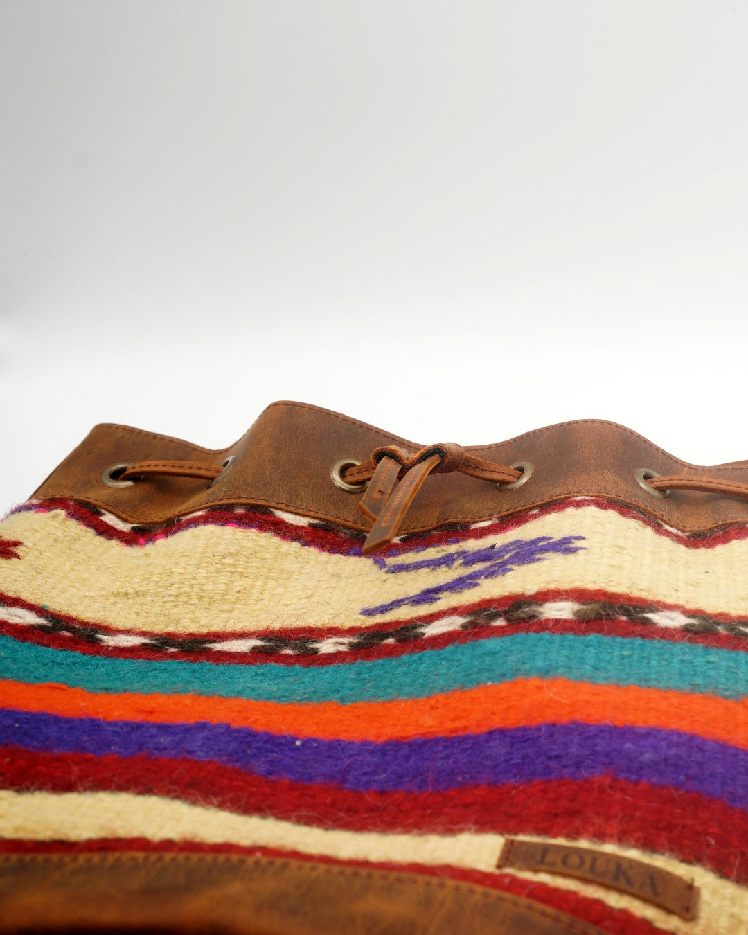 Bolso Cubo de Kilim Hecho a Mano Con Cuero Genuino LKB02149